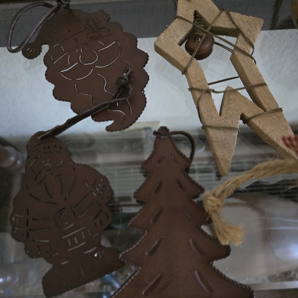 Rustic Christmas tree ornament collection. 34 pieces. - Picture 6 of 9